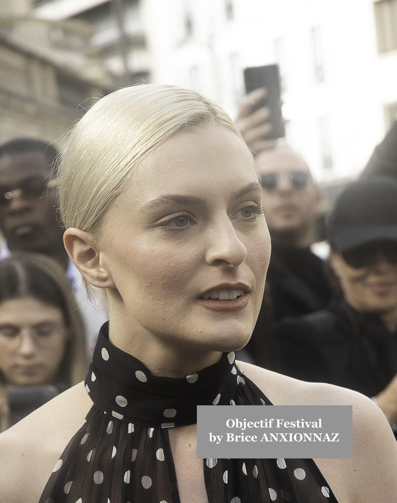 Photo streetstyle de Leonie Hanne - Streetstyle photos of guest arrivals at the Nina Ricci show lors du défilé Nina Ricci Spring 2025 à Streetstyle-photos-of-guest-arrivals-at-the-Nina-Ricci-show, Paris Fashion Week le 7 March 2025 par Brice ANXIONNAZ (Objectif Festival)